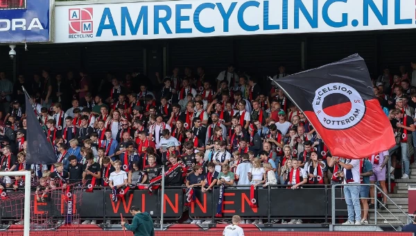 Mε Εξέλσιορ στο” εξάποντο”!