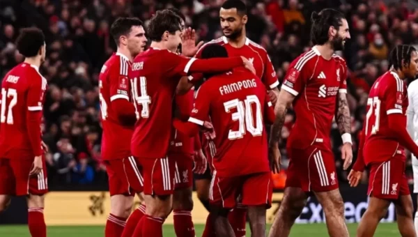 Εύκολη πρόκριση για τη Λίβερπουλ