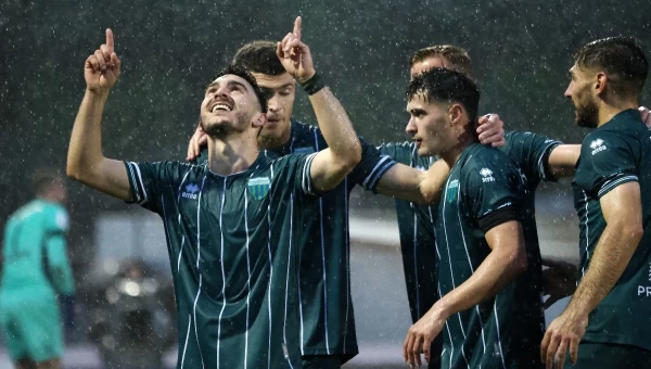 Χόρευε στη βροχή ο Λεβαδειακός