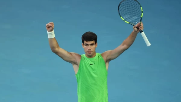 O Αλκαράθ νίκησε με ανατροπή τον Τζόκοβιτς και κατέκτησε για πρώτη φορά το Australian Open