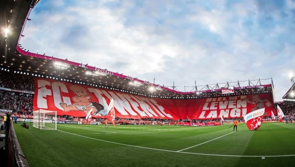 Mε “οράνιε” διπλά!