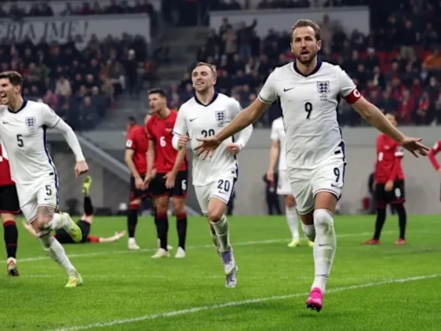 Στα πλέι οφ η Ουκρανία, απόλυτη η Αγγλία