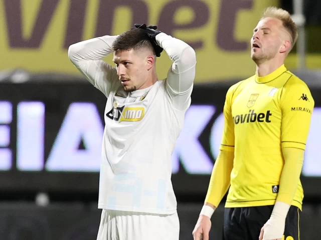 Ο Άρης έριξε από την κορυφή την ΑΕΚ