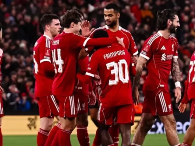 Εύκολη πρόκριση για τη Λίβερπουλ