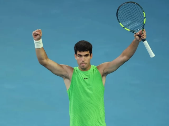 O Αλκαράθ νίκησε με ανατροπή τον Τζόκοβιτς και κατέκτησε για πρώτη φορά το Australian Open