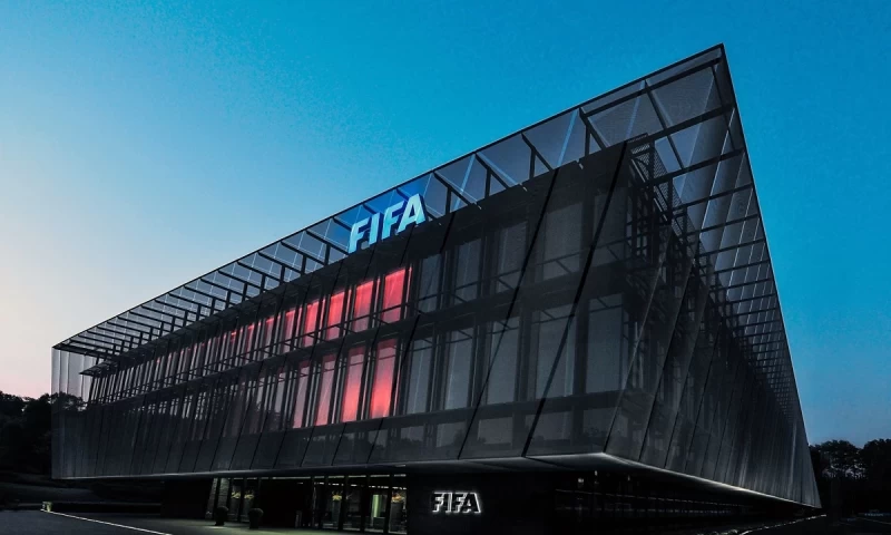 FIFA-UEFA ανακοίνωσαν ότι αποβλήθηκαν οι ρωσικές ομάδες