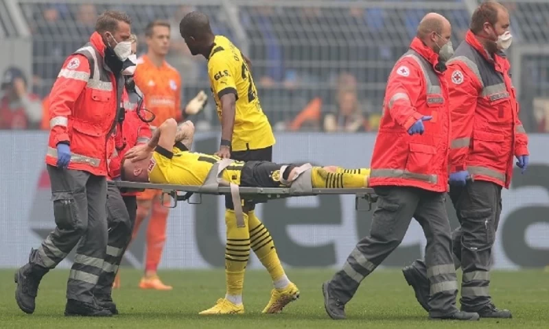 Bundesliga: Ηττα-σοκ της Μπάγερν, σοβαρός τραυματισμός Ρόις (vids)