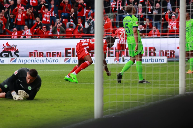 Bundesliga: Η Ουνιόν οδηγεί την… κούρσα [vids]