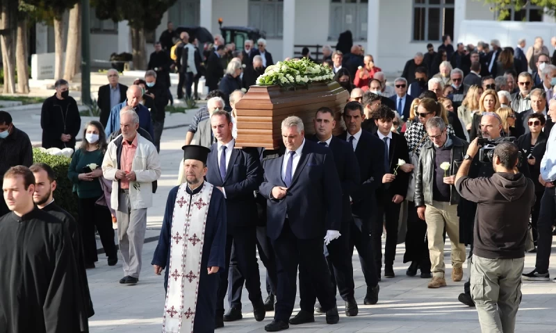 Γιάννης Διακογιάννης: Πλήθος κόσμου στο τελευταίο «αντίο» (vid)