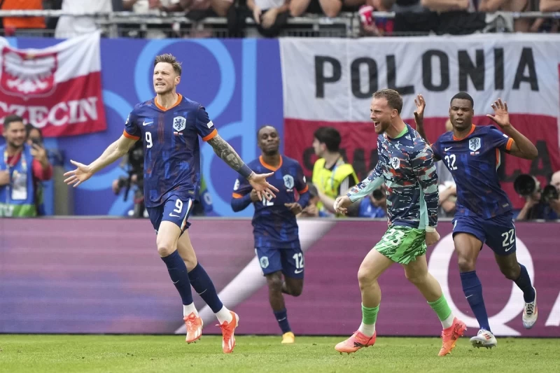 Λύτρωσε την Ολλανδία ο Βέχορστ, 2-1 την Πολωνία [vid]