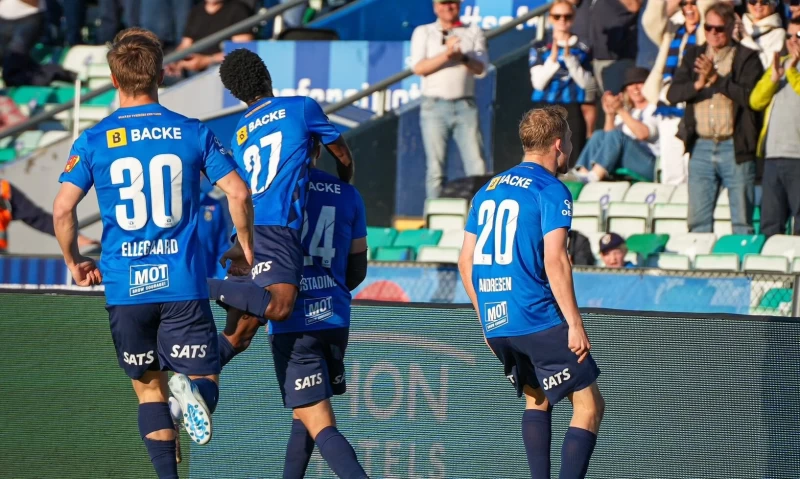 Με Στάμπαεκ και Πάφο