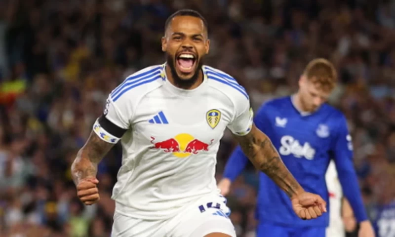 Επιστροφή στην Premier League με νίκη για τη Λιντς