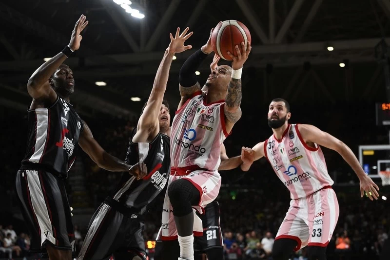 Lega Basket: Ανετα το Μιλάνο