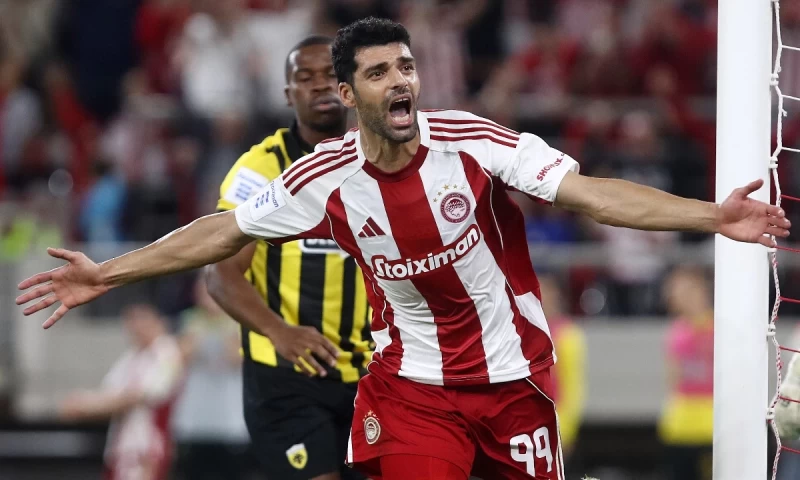 Ολυμπιακός - ΑΕΚ 2-0: Νίκη με εκτελεστές Ελ Κααμπί και Ταρέμι για τους