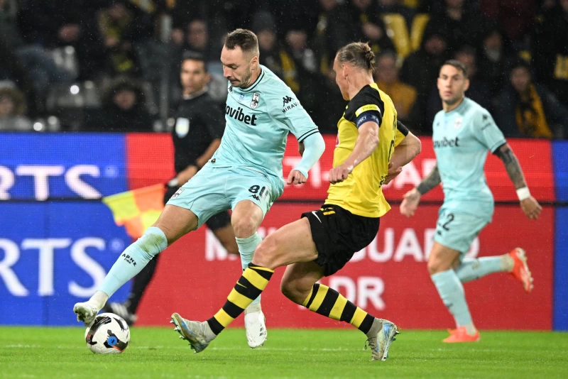 Νίκες για τα φαβορί