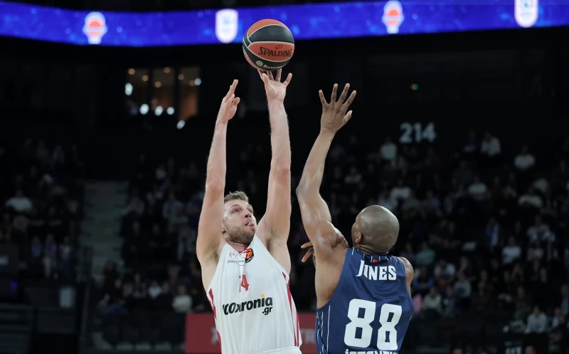 Αναντολού Εφές - Ολυμπιακός 68-74: Διπλό χαρακτήρα στην Πόλη