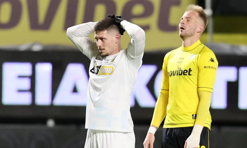 Ο Άρης έριξε από την κορυφή την ΑΕΚ