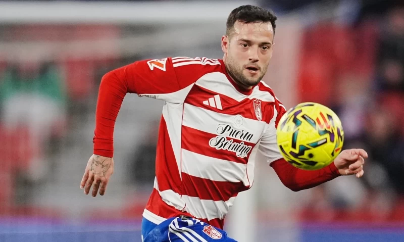 Με Γρανάδα και Παραλίμνι