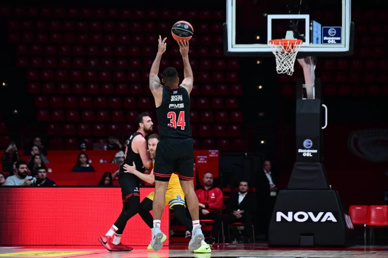 Ολυμπιακός - Περιστέρι 94-71: Καθάρισε με τρίποντες εκτελέσεις, παρά την απουσία Βεζένκοβ!  